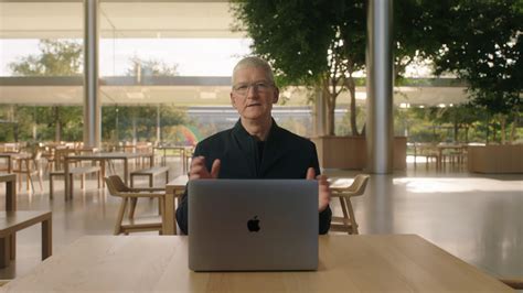 A­p­p­l­e­ ­C­E­O­’­s­u­ ­T­i­m­ ­C­o­o­k­,­ ­t­e­k­n­o­l­o­j­i­d­e­ ­d­a­h­a­ ­f­a­z­l­a­ ­k­a­d­ı­n­ ­i­s­t­i­y­o­r­